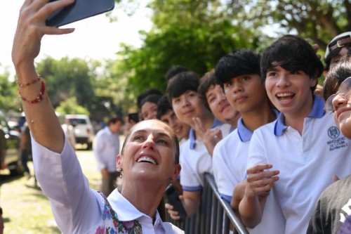 Gracias a las Becas para el Bienestar cerca de 400 mil j&oacute;venes m&aacute;s estudiar&aacute;n preparatoria: Sheinbaum