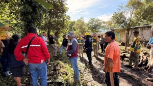&Oacute;rdenes de gobierno y fuerzas armadas atienden deslizamiento de tierra en Pahuatl&aacute;n