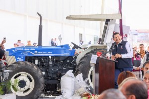 Gobernador Alejandro Armenta acerca maquinaria y tecnología agrícola a San José Chiapa