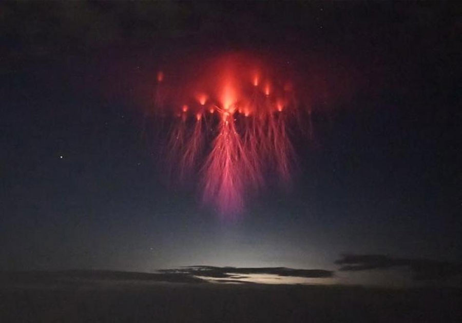 Enigm&aacute;ticas apariciones en el firmamento: medusas y espectros rojos
