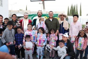 Ricardo Chavero y Reyes Magos llevan alegr&iacute;a a la ni&ntilde;ez de San Ram&oacute;n