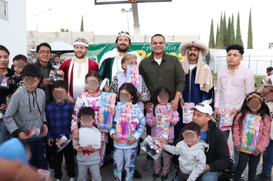 Ricardo Chavero y Reyes Magos llevan alegr&iacute;a a la ni&ntilde;ez de San Ram&oacute;n