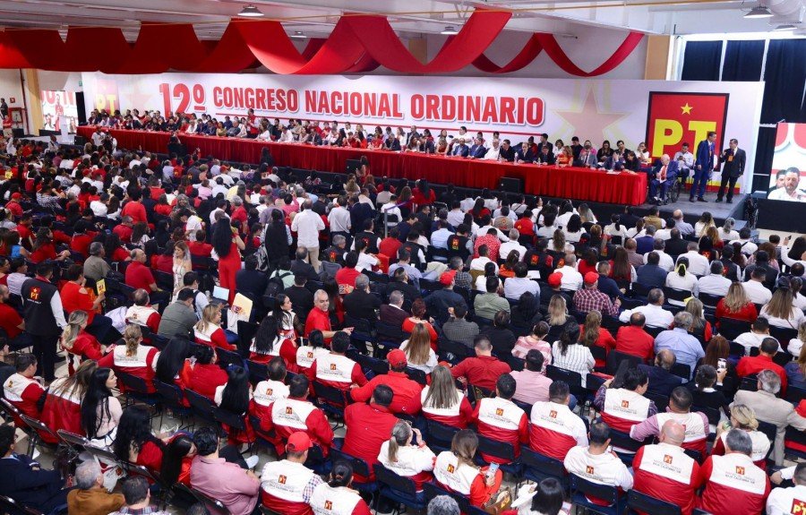 Diputados poblanos Nora Escamilla y Toño López rinden protesta como miembros del Comité Ejecutivo Nacional del PT