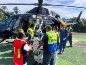 Gobierno estatal garantiza atenci&oacute;n especializada con traslado a&eacute;reo desde Acatl&aacute;n