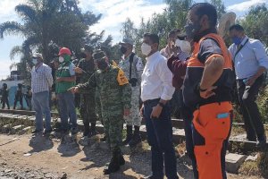 Recorre Eduardo Rivera Pérez zona afectada en Xochimehuacán