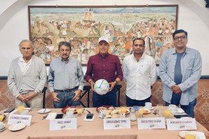 Carlos G&oacute;mez Tepoz presenta la iniciativa "un solo equipo" para transformar comunidades, con el respaldo de leyendas del deporte poblano
