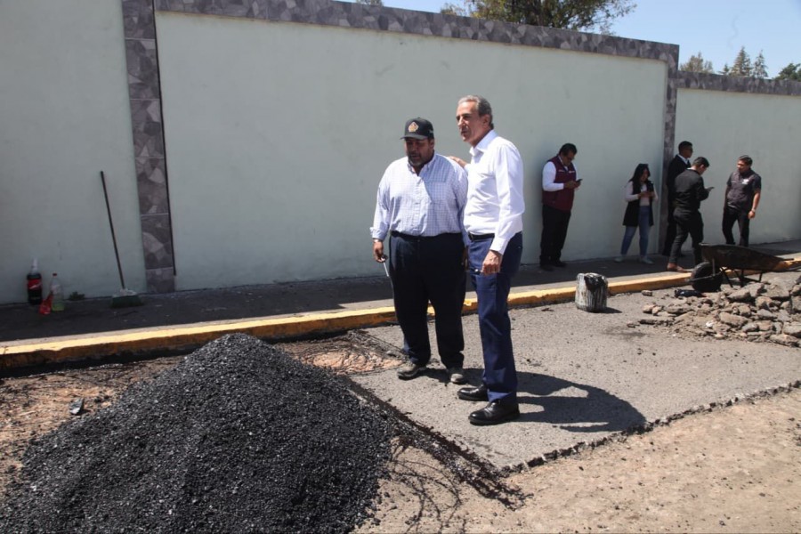 Contin&uacute;a Pepe Chedraui supervisando trabajos de bacheo en colonia Ignacio Zaragoza