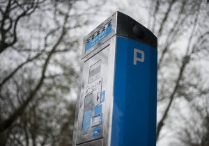 Avanza contratación de “franeleros” para cuidar parquímetros