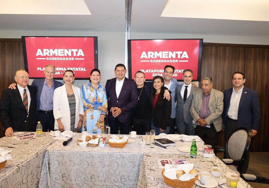 Presenta Armenta plataforma electoral en la Escuela Libre de Derecho