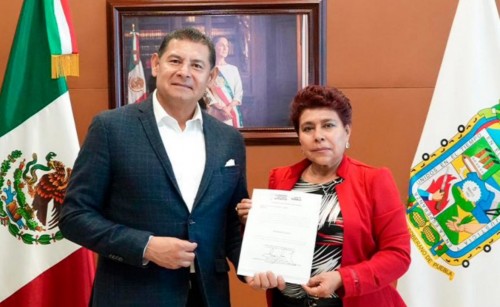 Toma protesta Alejandro Armenta Mier a Mar&iacute;a del Roc&iacute;o Rodr&iacute;guez para Salud