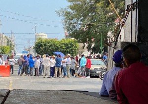Tensión en toma de protesta del alcalde de Tianguismanalco