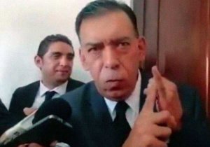 Reaparece Humberto Moreira; vaticina derrota 2 a 1 de su cuñada