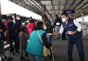 Para prevenir covid-19, Ayuntamiento de Puebla reparte cubrebocas