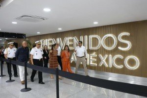 La presidenta Claudia Sheinbaum entrega la primera fase de remodelación del AICM