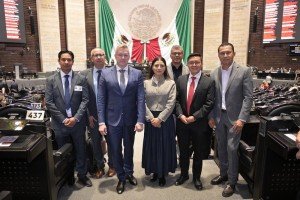 Claudia Rivera coordina encuentro &ldquo;M&eacute;xico y el experimento Alice"