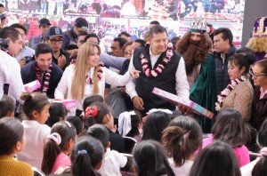 Gobierno de Puebla entrega miles de juguetes en 27 microrregiones