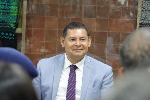 Armenta Mier cierra la puerta al nepotismo electoral con disculpa pública a su familia