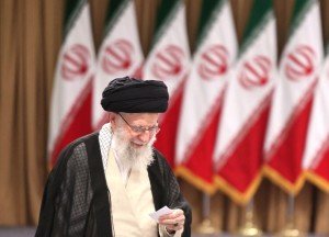 Reportan muerte de Ali Khamenei l&iacute;der supremo de Ir&aacute;n tras ataques de EUA e Israel