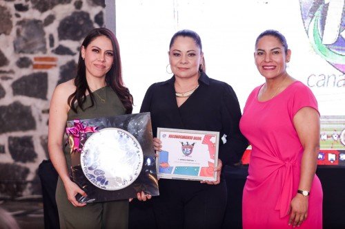 En San Andrés Cholula reconocen a mujeres destacadas
