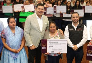 El pueblo organizado decide y transforma con obra comunitaria: Armenta Mier