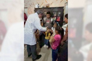 Secretario de Salud visita a menores hospitalizados en Huauchinango