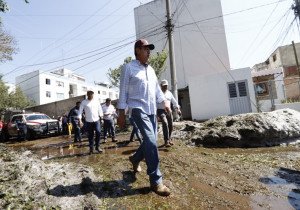 El gobernador recorri&oacute; colonias de la capital poblana que resultaron afectadas por la lluvia