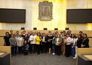 Presentan en Congreso del Estado, libro &quot;Crónica de la Constitución, recinto y Congreso constituyente, a 200 años de su formación&quot;