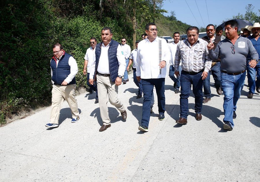Con obra carretera, gobierno de Sergio Salomón favorece desarrollo en Chiconcuautla