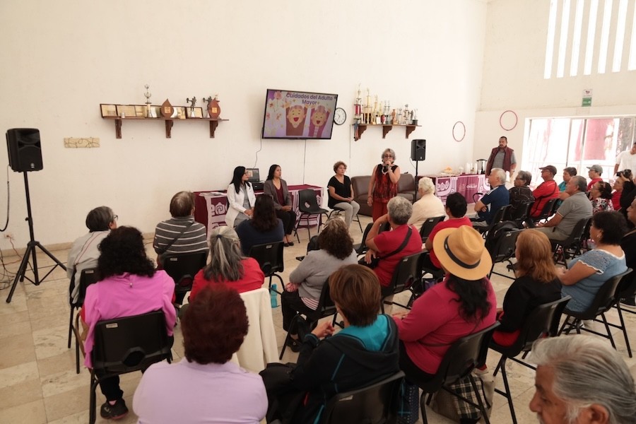 Con respaldo de Tonantzin Fern&aacute;ndez, DIF San Pedro Cholula acerca servicios de salud a personas adultas mayores