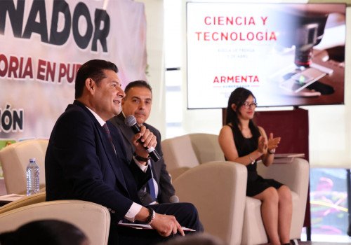 Astronauta Jos&eacute; Hern&aacute;ndez pide trabajar en sexenio de Armenta en programas de ciencia y tecnolog&iacute;a